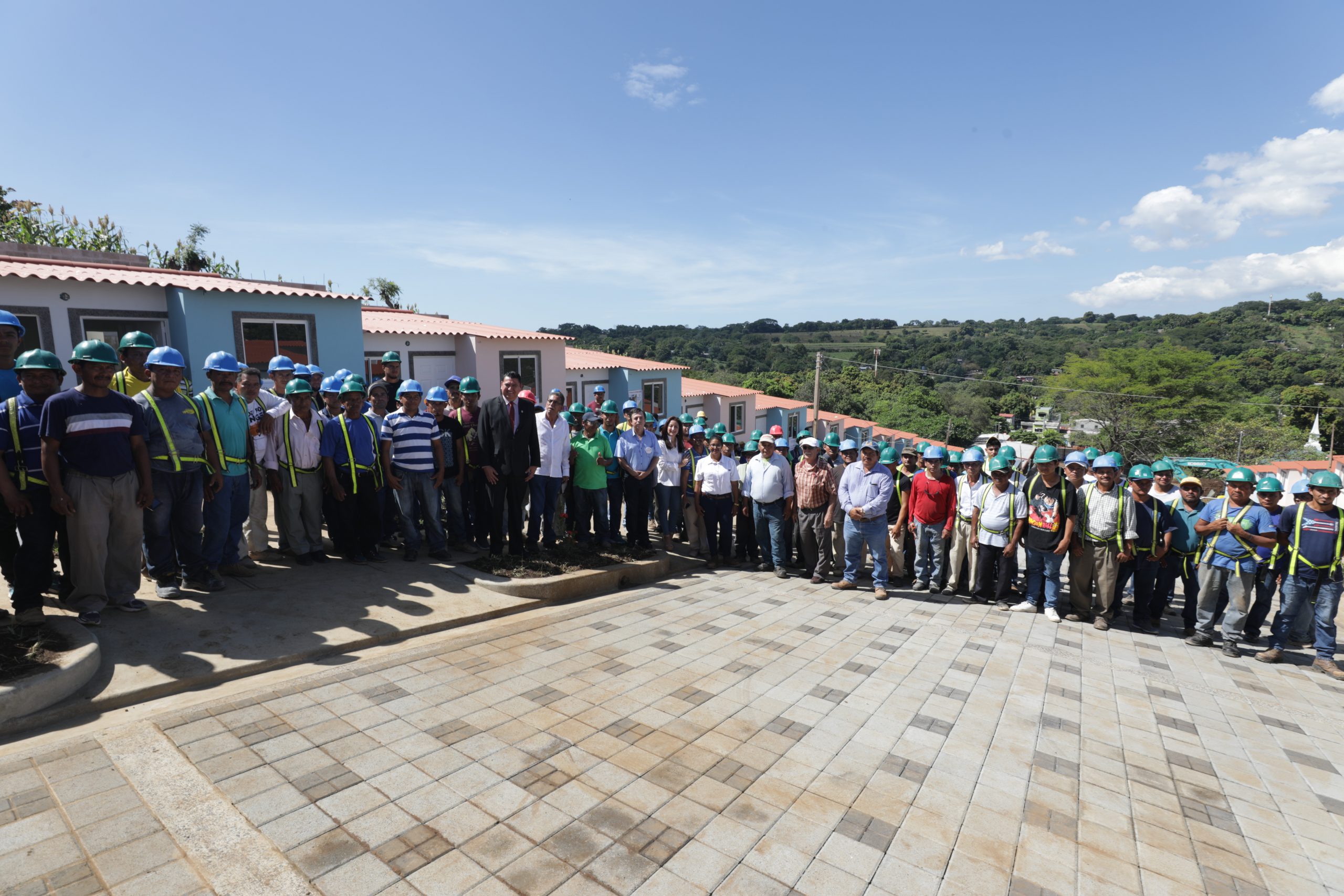 Ministra de Vivienda participa en inauguración de proyecto habitacional en Sonsonate