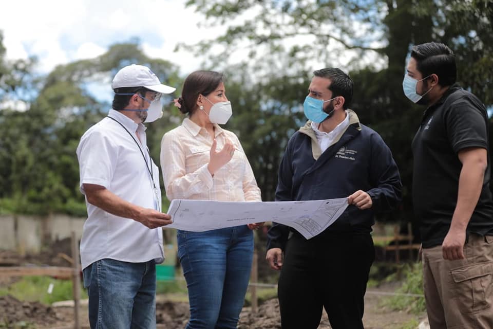 Ministra Michelle Sol verifica reinicio de proyecto habitacional para familias de Comunidad El Espino
